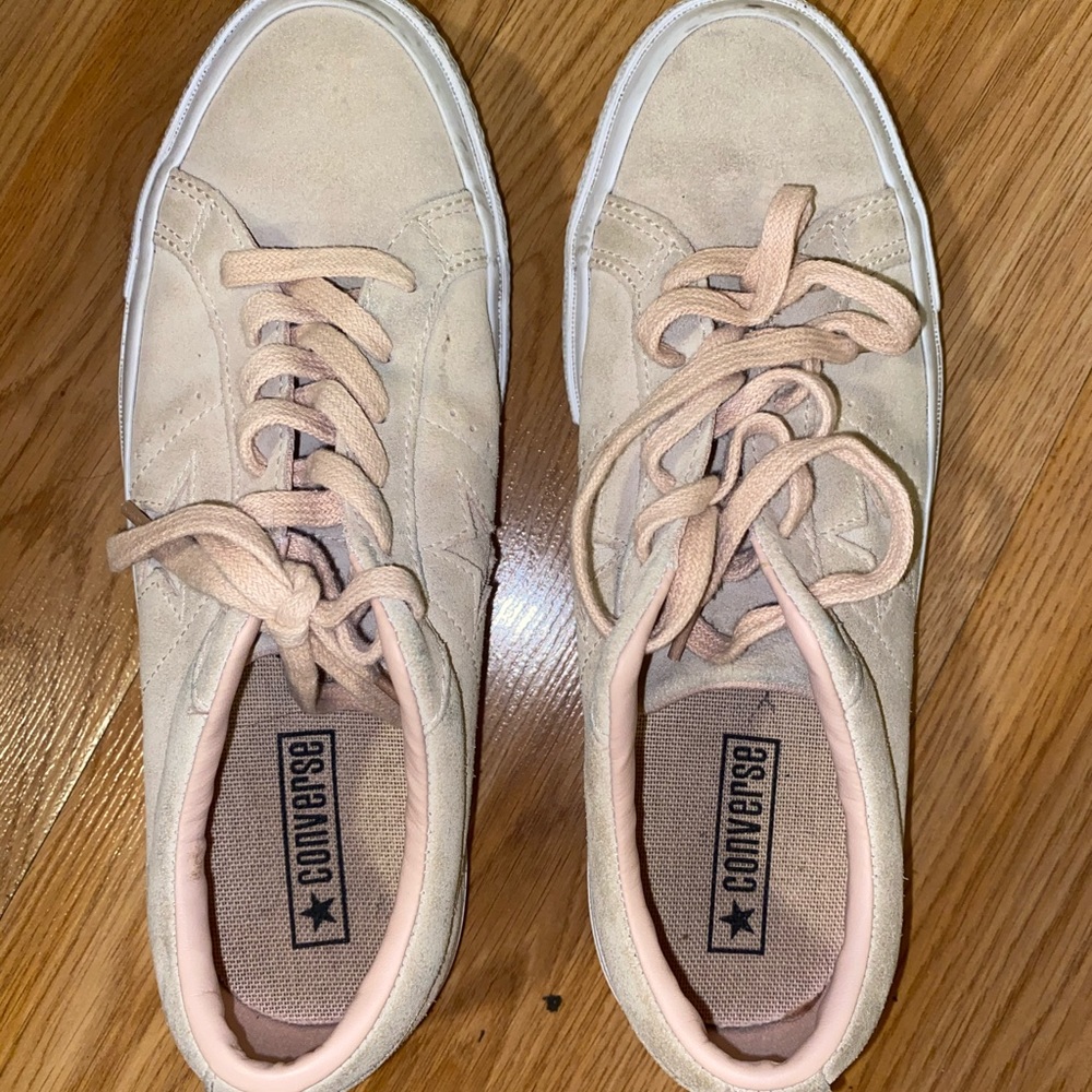 Suede dusty pink converse